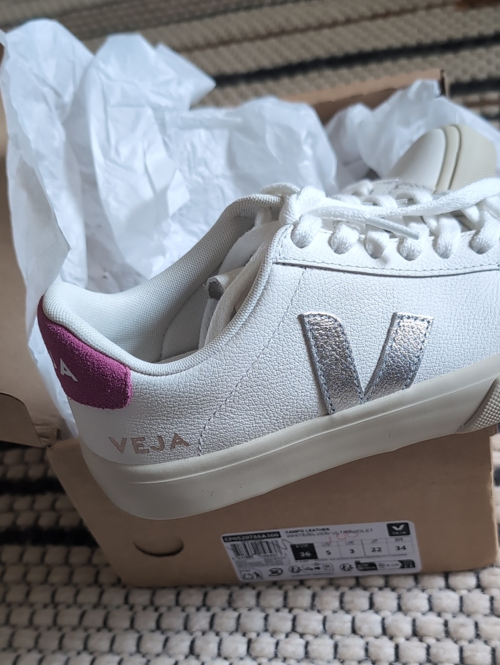 New in box Veja White Campo Sneakers with Silver V and Pink Heel Tab - Picture 3 of 5